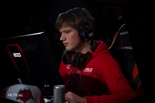 LNG教练：第三把我没有BP好，今天失利原因挺多